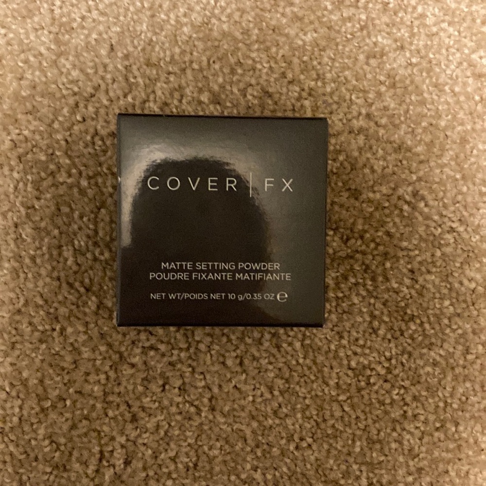 NIB Cover Fx Matte setting powder in light